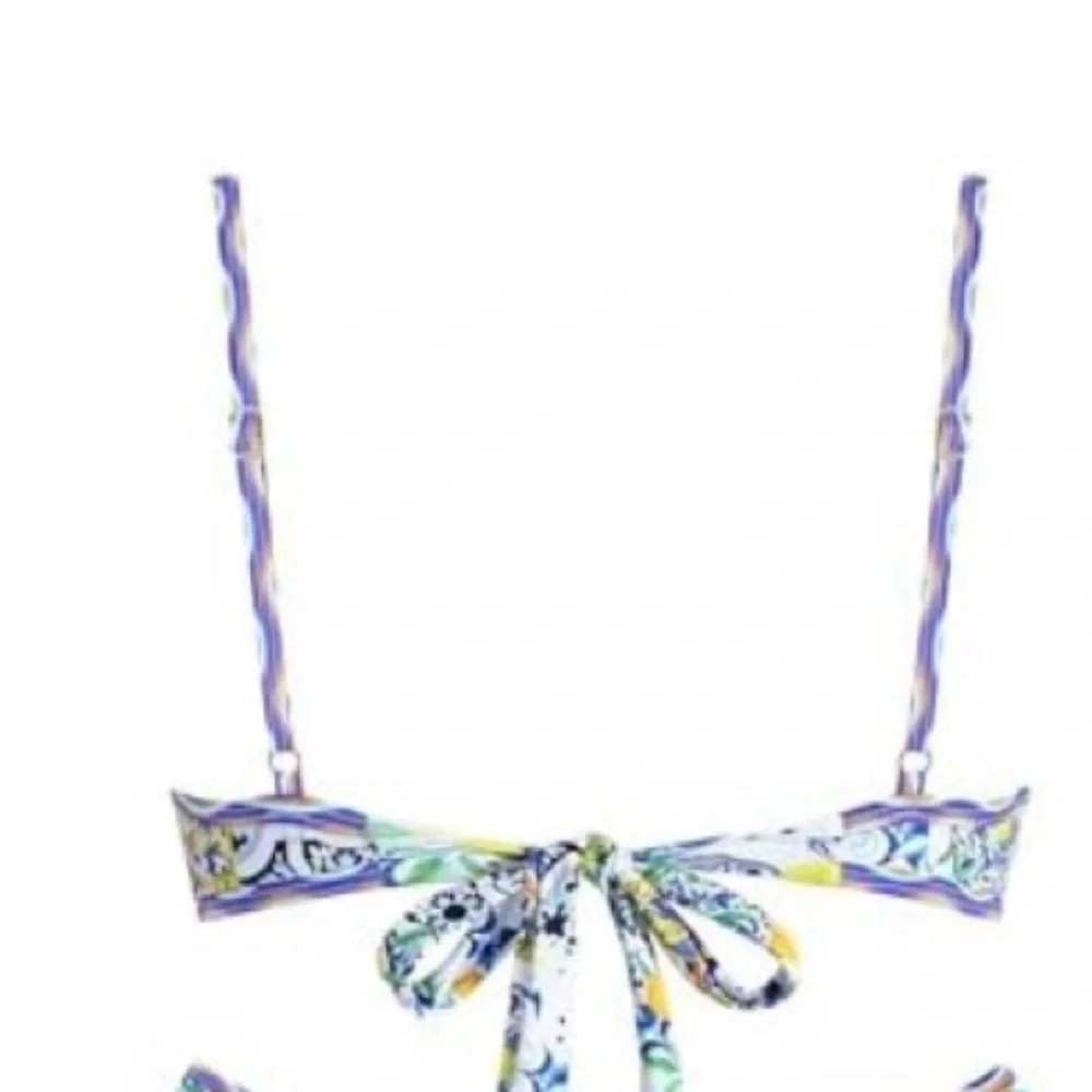 ZAFUL Ribbed V-Wire Bikini top.  Size M.  New with tag.